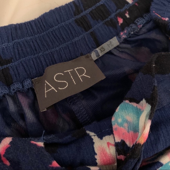 ASTR Floral Pants - Picture 4 of 4